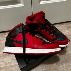 Nike Air Jordan 1 Mid size 6.5